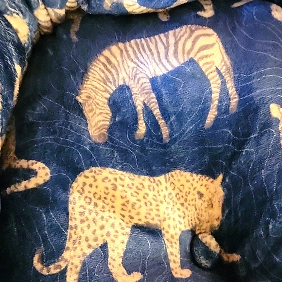 Johnny Was Tiger Dog Bed, S Extra Plush, Unique Tiger & Zebra Design, NWT - Picture 4 of 15